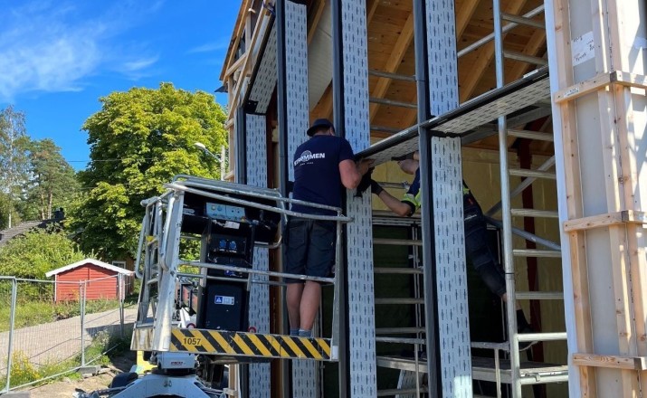 produksjon og montering av vinduer, skyvedører, foldedører og fasader