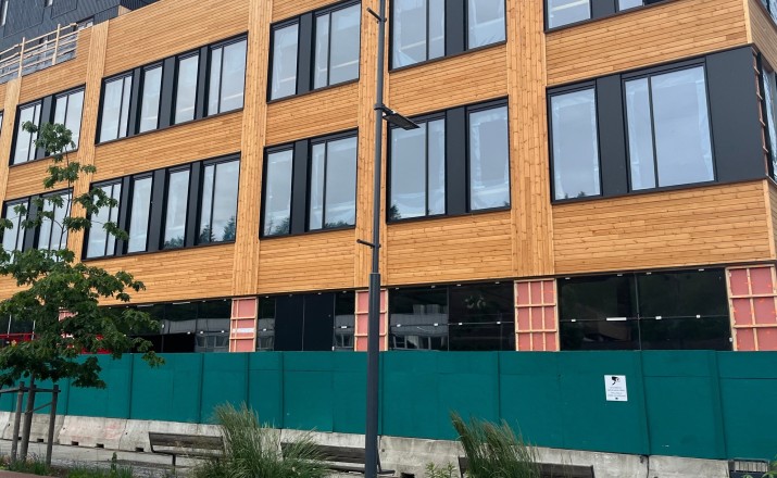 Curtain wall installation in progress at Triaden BT6
