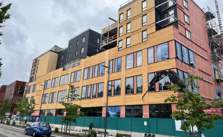 Curtain wall installation in progress at Triaden BT6